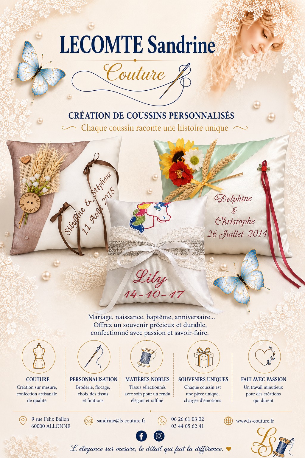 Coussins décoratifs sur un canapé avec finitions soignées